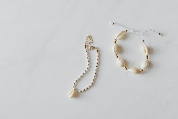 Friendship charms and jewelry: types, meaning and symbolism